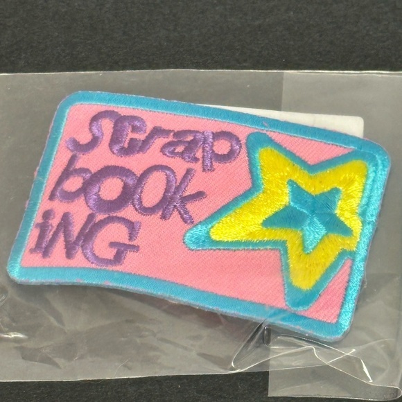 Girl Scout Brownie Scrap Booking Badge NEW IN PACKAGE - Picture 1 of 5